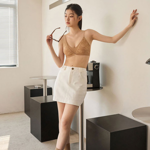 Soutien-gorge une pièce push-up sans armatures en dentelle fine sans couture pour petite poitrine, style dos nu, inspiré des sous-vêtements féminins français, idéal pour l'été - Product Image 3