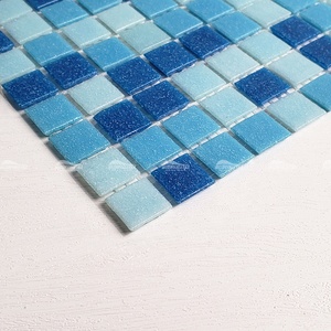 Giá rẻ Phật Sơn nhà máy Giá Hot bán cổ điển 1x1 inch Vuông Màu Xanh hỗn hợp nóng chảy thủy tinh Gạch Mosaic cho hồ bơi phòng tắm - Product Image 4