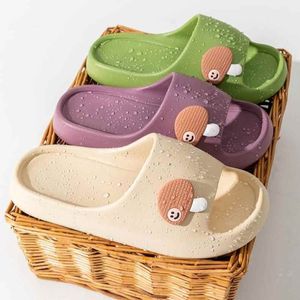 Sandales d'intérieur pour femmes à semelle épaisse, bout ouvert, légères, souples, respirantes, antidérapantes, pantoufles de bain, tendance mode dessin animé - Product Image 4
