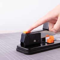 0392 Professioneller Metallhefter - 60 Blatt Kapazität Müheloser Bürohefter mit Soft-Touch-Griff - Schwarz