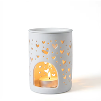 Brûleur d'huiles essentielles en céramique blanche en gros avec un design creux en forme de cœur pour diffuseur de parfum d'intérieur