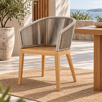 Transformez n'importe quel coin de jardin ou balcon en espace de détente avec des chaises en teck conçues pour un confort durable, design tropical intemporel.