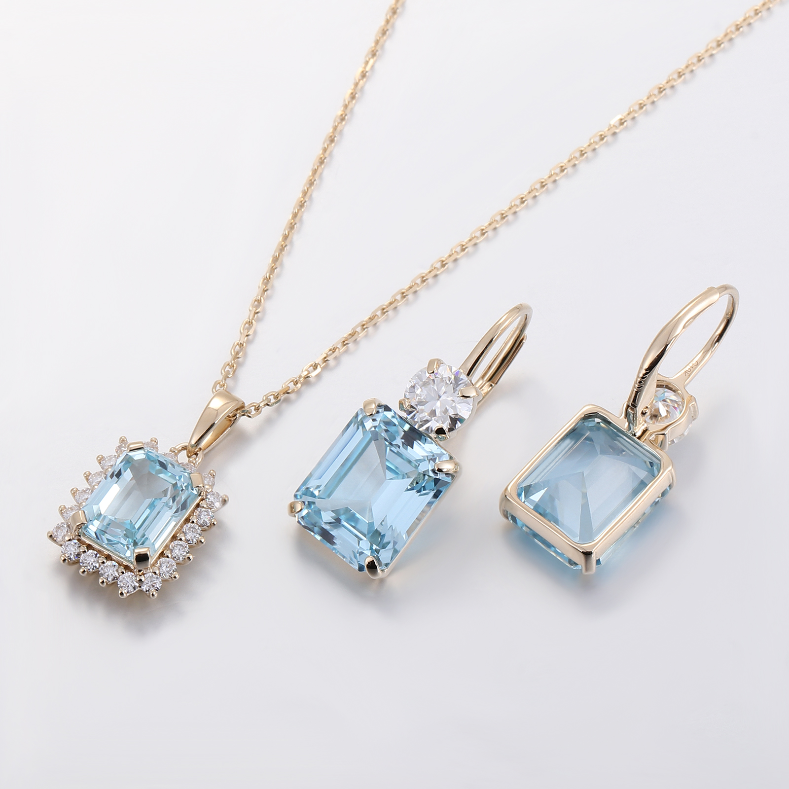 Ensemble de boucles d'oreilles et de collier en pierres précieuses cultivées en laboratoire en or 10 carats