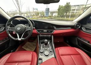 <span class=keywords><strong>Alfa</strong></span> <span class=keywords><strong>Romeo</strong></span> Giulia 2017 2.0T 200CV Edizione Deluxe - Product Image 5