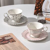 Ensemble tasse et soucoupe à café en céramique style rétro français, design rayé doré de luxe léger pour le thé de l'après-midi