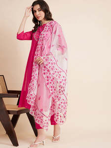 Ensemble Kurta et pantalon en rayonne brodée pour femme avec dupatta – Prix de gros – Fabriqué à la main en Inde – Produit en vrac – Rajas Khazana - Product Image 3