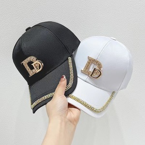 Gorra de Béisbol con Letra D de Diamantes de Imitación para Mujer, Ajustable, de Lona, Estilo Duckbill, en Blanco y Negro - Product Image 2