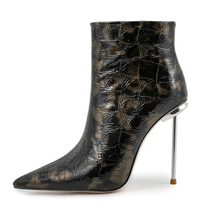 Botines de tacón alto de metal con estampado para mujer, talla grande 45, ajuste ancho, estilo stiletto, zapatos de vestir cortos - Product Image 3