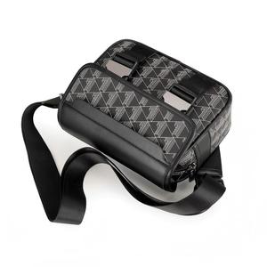 <span class=keywords><strong>Borsa</strong></span> a <span class=keywords><strong>Tracolla</strong></span> da Uomo in Stile Classico di Lusso, in Pelle PU con Ricamo e Logo, Impermeabile, <span class=keywords><strong>Leggera</strong></span> e di Grande Capacità - Product Image 6