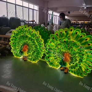 Luz de Navidad de Fibra de Vidrio con Forma de Pavo Real y Detalles Decorativos de Aves para Parques, Jardines y Decoraciones Festivas - Product Image 4