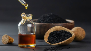 Aceite de Semilla de Cebolla Negra – 100% Puro y Natural, Prensado en Frío |   Aceite Portador Nutritivo para el Cuidado del Cabello, Cuidado de la Piel, Masajes y Uso Cosmético - Product Image 2