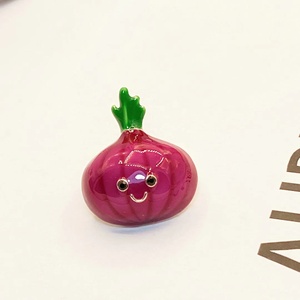 Vêtements à manches courtes chaussures sac accessoires bibelots dessin animé fruits légumes Badge sourire petit oignon <span class=keywords><strong>broche</strong></span> - Product Image 1