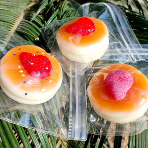 ของเล่นบีบสตรอว์เบอร์รีซูเฟล่ ของเล่นบีบครีมชีสพัฟเค้ก ของเล่นบีบขนมหวาน ของเล่นคลายเครียด เหมาะสำหรับผู้ใหญ่และเด็ก - Product Image 3