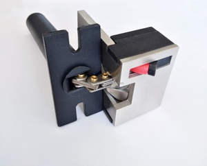 Chaîne de sécurité dissimulée pour porte en acier inoxydable moderne Smartoss, loquet robuste, serrure à vis, finition nickel satiné, garantie 5 ans - Product Image 3