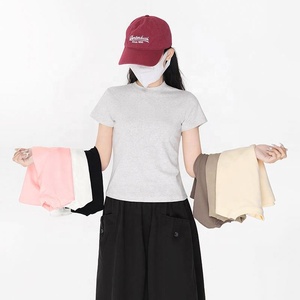 T-shirt personnalisé imprimé pour femme, coupe ajustée, manches courtes, en coton mélangé, été, coupe moulante, haut fin, crop top ajusté - Product Image 4