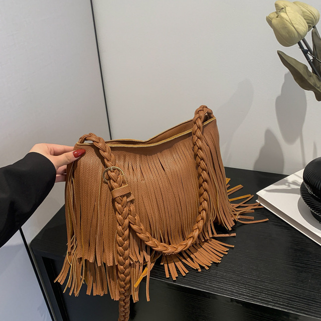 Retro Tassel Design Handbag for Women Large Capacity Single Shoulder Tote Bag PU Leather Crossbody Bag Woven Shoulder Strap