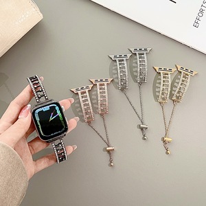 <span class=keywords><strong>Bracelet</strong></span> à breloques de luxe à la mode chaîne en or pour femmes <span class=keywords><strong>bracelet</strong></span> de montre en métal en acier inoxydable pour <span class=keywords><strong>Apple</strong></span> <span class=keywords><strong>Watch</strong></span> 8 <span class=keywords><strong>7</strong></span> 6 5 4 3 2 1 bande - Product Image 1
