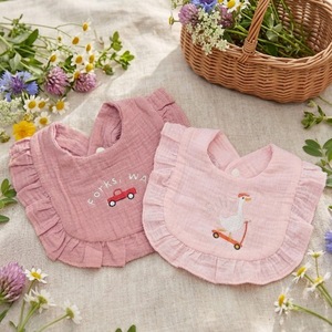 Bavoirs pour bébé en coton mousseline doux pour la peau, à volants, imperméables, réutilisables et lavables pour l'alimentation quotidienne et la dentition - Product Image 3