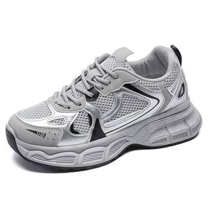 <span class=keywords><strong>Scarpe</strong></span> <span class=keywords><strong>sportive</strong></span> Casual traspiranti da <span class=keywords><strong>donna</strong></span> all'ingrosso che corrono <span class=keywords><strong>comode</strong></span> <span class=keywords><strong>scarpe</strong></span> Anti-scivolose nuove Sneakers alla moda - Product Image 3