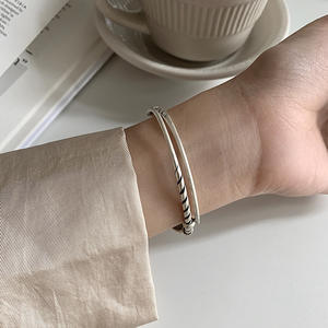 Modisches Versilbertes Accessoire Vintage Thai Silber Schwarzes Armband Temperamentvolles Feder-Armband für Damen als Geschenk - Product Image 5