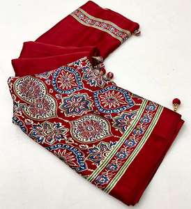Rouge Ethnique Imprimé Ajrakh Satin Crêpe Femmes Saree Léger Fête De Mariage Porter À Séchage Rapide Bijoux Accessoires - Product Image 3