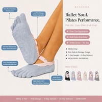 Chaussettes de yoga et de Pilates personnalisées OEM pour jeunes femmes, à volants, antidérapantes, à cinq doigts, avec grip sur toute la semelle, sangle de maintien de la voûte plantaire, en coton respirant, style Balletcore