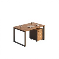 Poste de travail de bureau moderne de luxe en acier inoxydable et bois, avec structure en acier durable et panneau de style bois