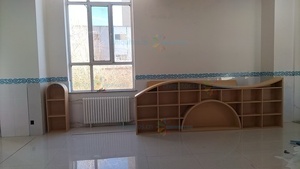 Estantería de madera elegante Chiquitos con solución de almacenamiento funcional de diseño de <span class=keywords><strong>onda</strong></span> única para bibliotecas espacios educativos hoteles - Product Image 6