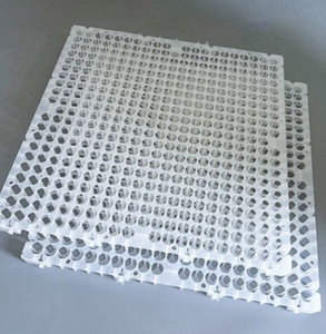 Panneau de sous-couche de toiture emboîtable 30*500*500 avec cellule de drainage et <span class=keywords><strong>géotextile</strong></span> 150 g/m² <span class=keywords><strong>pour</strong></span> la gestion des eaux de pluie - Product Image 3