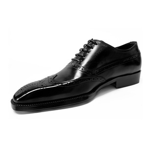 Zapatos de cuero de alta gama para hombre con punta cuadrada y diseño grabado - Zapatos Oxford formales de negocios para hombre - Product Image 1