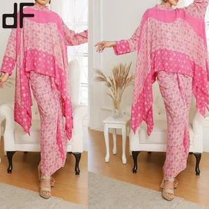 Baju Kurung Wanita, Baju Kurung Tidak Beraturan Leher Turtleneck Pink Cetak Modern