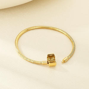 Pulsera Delgada de Acero Inoxidable con Cadena de Espina de Serpiente, Estilo Simple y Moderno, Popular en Europa y América, Regalo Unisex de Lujo Ligero - Product Image 3