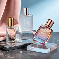Flacon de parfum en verre coloré élégant 50g 100g 200g avec pompe pulvérisatrice et boîte pour l'emballage et la présentation de cosmétiques