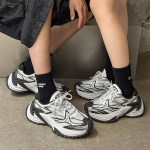 Zapatillas deportivas casuales de moda para parejas, serie Running Dad Shoes, de malla, deportivas, versátiles, con suela gruesa, para hombre, edición limitada. - Product Image 2