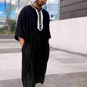 Articles vendus en vrac Robe brodée islamique musulmane pour hommes, abaya noire décontractée à manches longues/vêtements élégants de Juba - Product Image 2