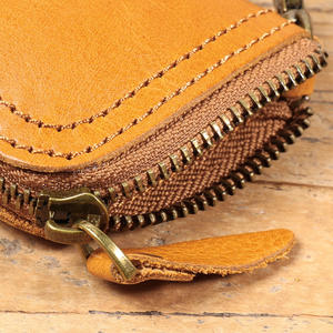 Pochette à clés rétro artisanale en cuir de vachette, format mini, avec protection RFID, fermeture éclair, pochette à monnaie grande capacité, pendentif de ceinture en toile - Product Image 5