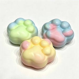 Nouveau style de jouet anti-stress à presser en forme de patte mignonne et croustillante, à rebond lent, fait main, boule anti-stress sensorielle et jouet souple pour le bureau - Product Image 2
