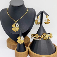 Ensemble de bijoux classiques en acier inoxydable plaqué or 18 carats, trèfle porte-bonheur, collier, boucles d'oreilles, bracelet, bague, 4 pièces