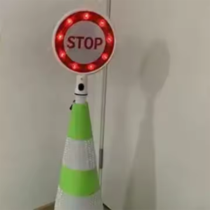 Feux de signalisation LED solaires à haute luminosité <span class=keywords><strong>rouge</strong></span> et vert pour les zones de construction et la sécurité routière - Product Image 1