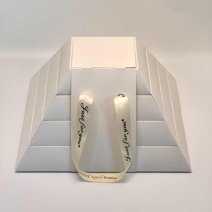Pyramid Box for Cake Desserts - Customizable & Recyclable