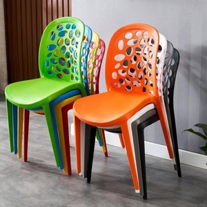 Chaises en plastique empilables sans accoudoirs pour événements de mariage, fêtes, jardins, restaurants commerciaux, vente chaude, en résine jaune PP pour l'extérieur - Product Image 3