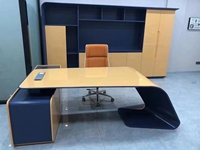Meilleures ventes Beau mobilier de bureau de patron de luxe moderne haut de gamme bureaux de directeur exécutif avec armoire latérale de couleur blanche