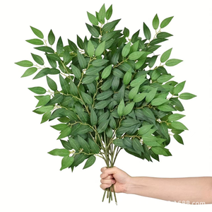 Tiges de Ruscus en Gros, Guirlande de Verdure Artificielle 65cm, Style Italien Luxuriant pour Bouquets de Mariage DIY, Plantes Artificielles de Fougère Verte - Product Image 1