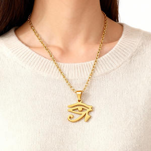 Collana con Ciondolo Occhio di Horus Egiziano Antico in Acciaio Inossidabile Placcato Oro, Nuovo Modello all'Ingrosso - Product Image 4