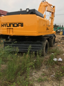 รถขุดตีนตะขาบมัลติฟังก์ชั่นแบบเกาหลี HYUNDAI 200-5รถตีนตะขาบประสิทธิภาพสูง - Product Image 4