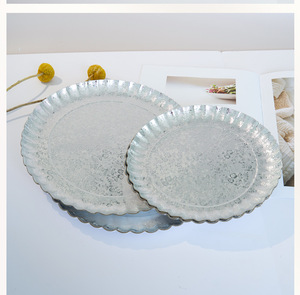 Assiettes <span class=keywords><strong>en</strong></span> <span class=keywords><strong>carton</strong></span> jetables personnalisées or et argent pour hôtels, restaurants et présentation alimentaire – Plateaux <span class=keywords><strong>en</strong></span> papier - Product Image 4