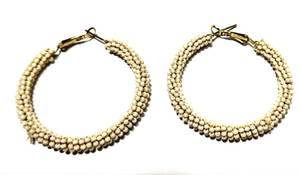 Boucles d'oreilles créoles en perles de rocaille colorées en gros, forme ronde, grandes boucles d'oreilles circulaires pour femmes, accessoires de mode en provenance d'Inde. - Product Image 4