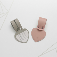 Étiquette de bagage créative en forme de cœur, en cuir PU, pour voyages en extérieur, accessoire multifonctionnel pour carte d'embarquement, pour hommes