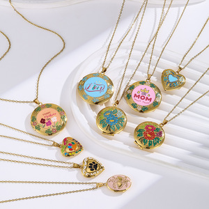Collier <span class=keywords><strong>pendentif</strong></span> médaillon en acier inoxydable avec fleur en résine, plaqué or 18 carats, ouvrable, <span class=keywords><strong>porte</strong></span>-<span class=keywords><strong>photo</strong></span> pour femme, maman, amoureuse - Product Image 1