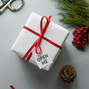 Caja de Regalo de Papel Kraft Blanco Elegante y Ecológica Personalizada para Guardar Alimentos de Panadería, Perfumes, Golosinas, Recuerdos de Bodas y Fiestas - Product Image 1